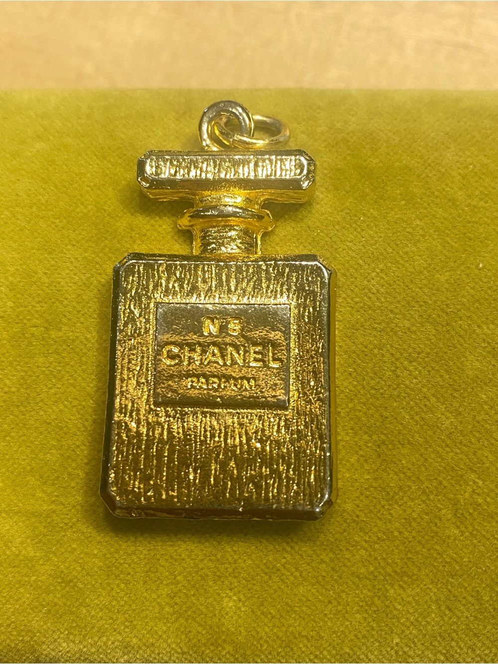 Authentic Chanel pendent - Picture 2 of 8